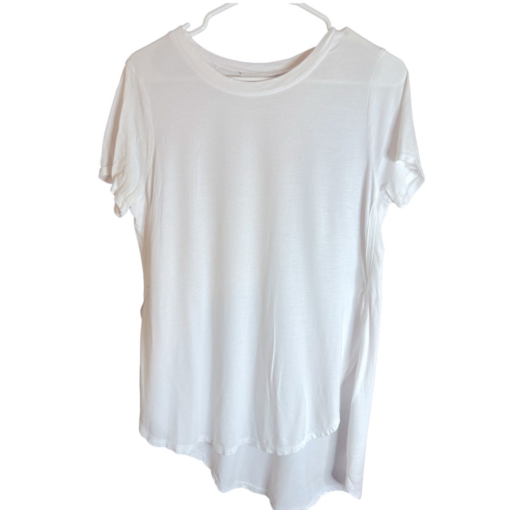 Short sleeve white T-shirt with slits on the side